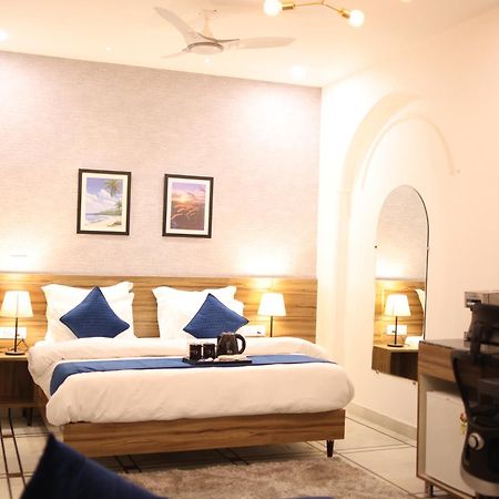 Gallivanto Inn - Rohini デリー エクステリア 写真