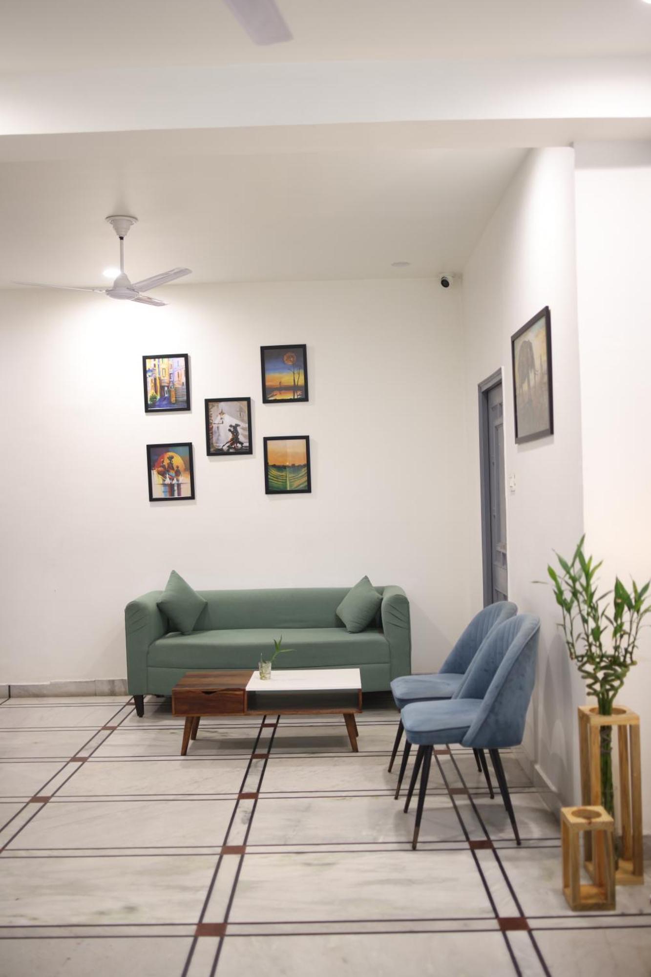 Gallivanto Inn - Rohini デリー エクステリア 写真