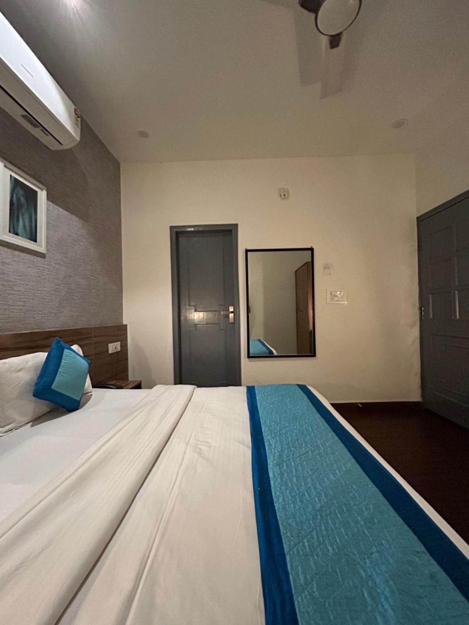 Gallivanto Inn - Rohini デリー エクステリア 写真