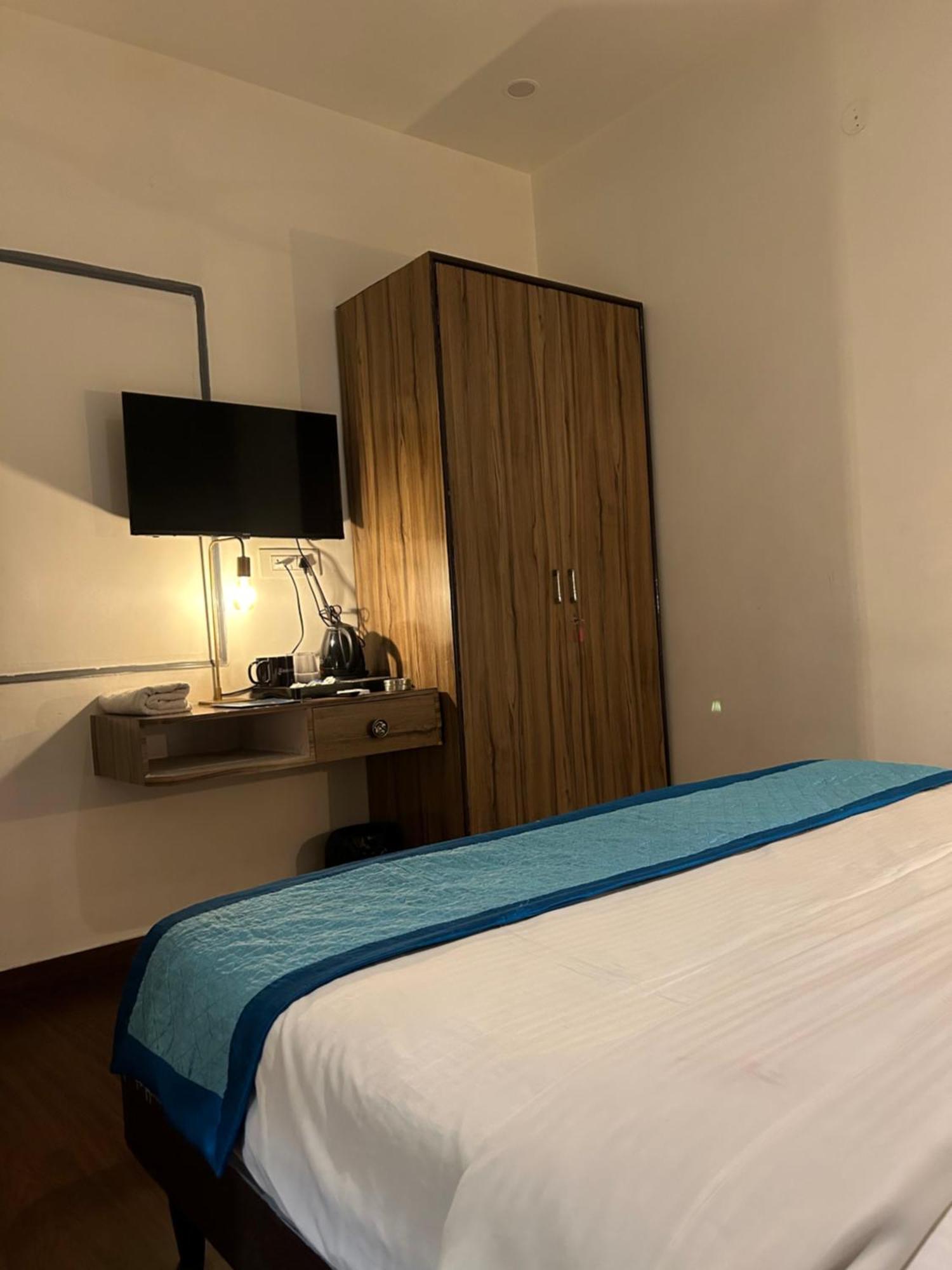 Gallivanto Inn - Rohini デリー エクステリア 写真