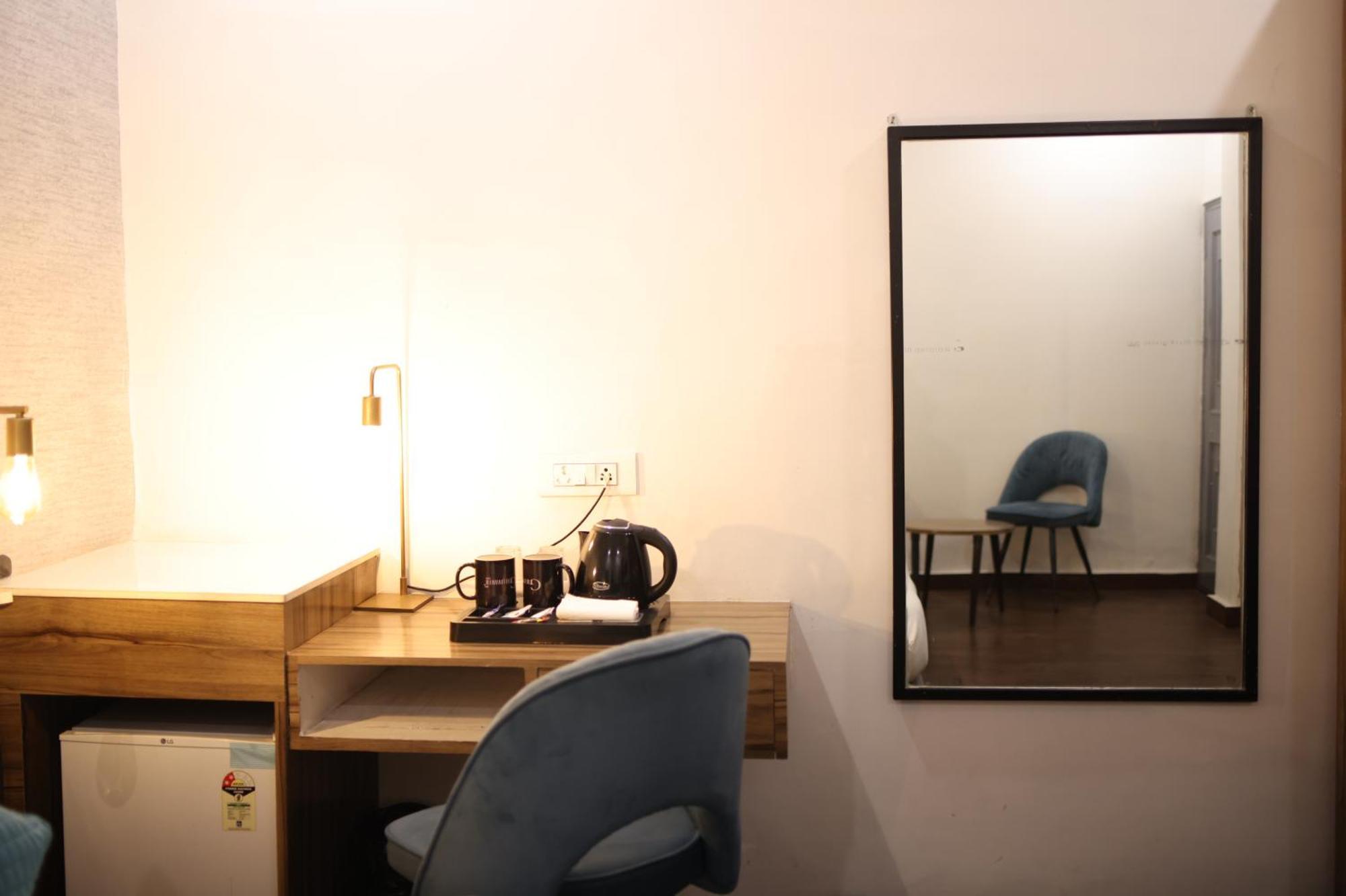Gallivanto Inn - Rohini デリー エクステリア 写真